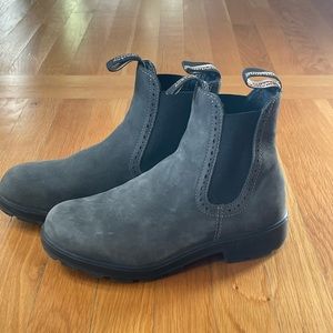 Gently-worn Blundstones! Women’s size 8 rustic black #1630 Blundstone boots
